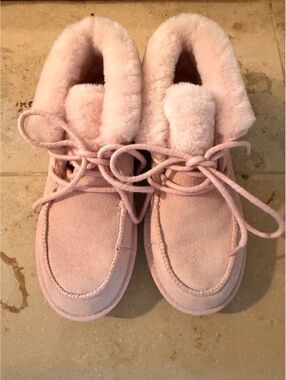 NWOB Ugg Diara pink Ankle Boots